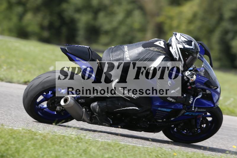 /53 16.09.2025 Track Day Domi Aegerter ADR/Gruppe gruen/backside